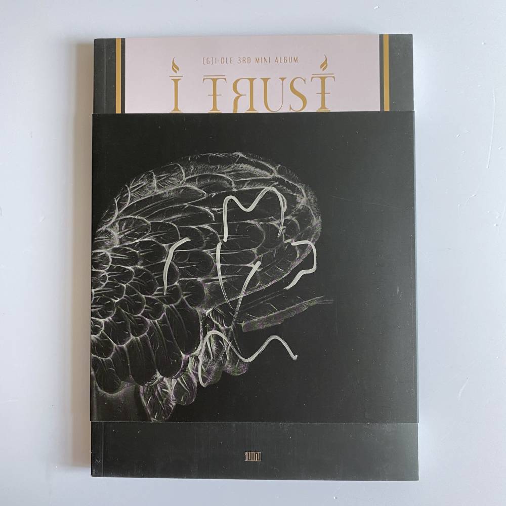 G)I-DLE MIYEON SIGNED 3RD MINI ALBUM 'I TRUST' - TRUE VERSION
